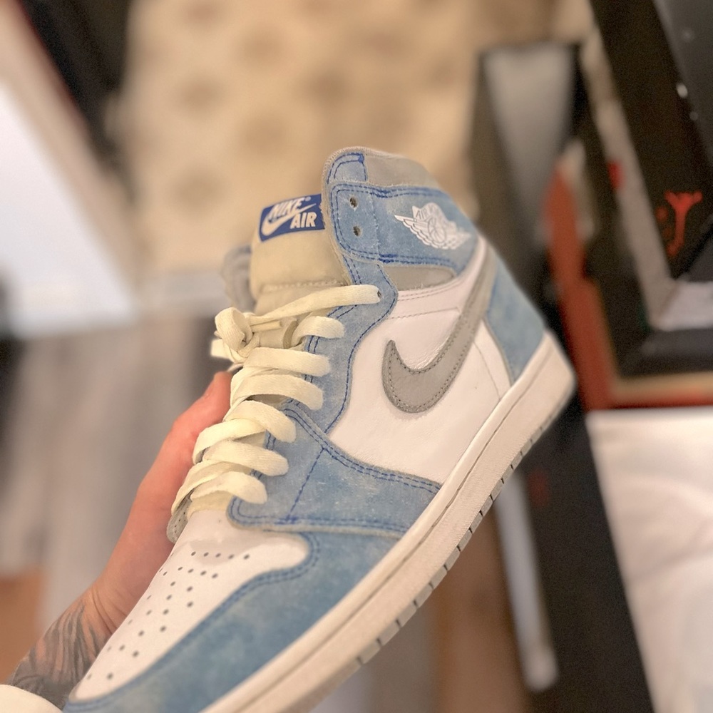 Jordan 1 Hyper Royal